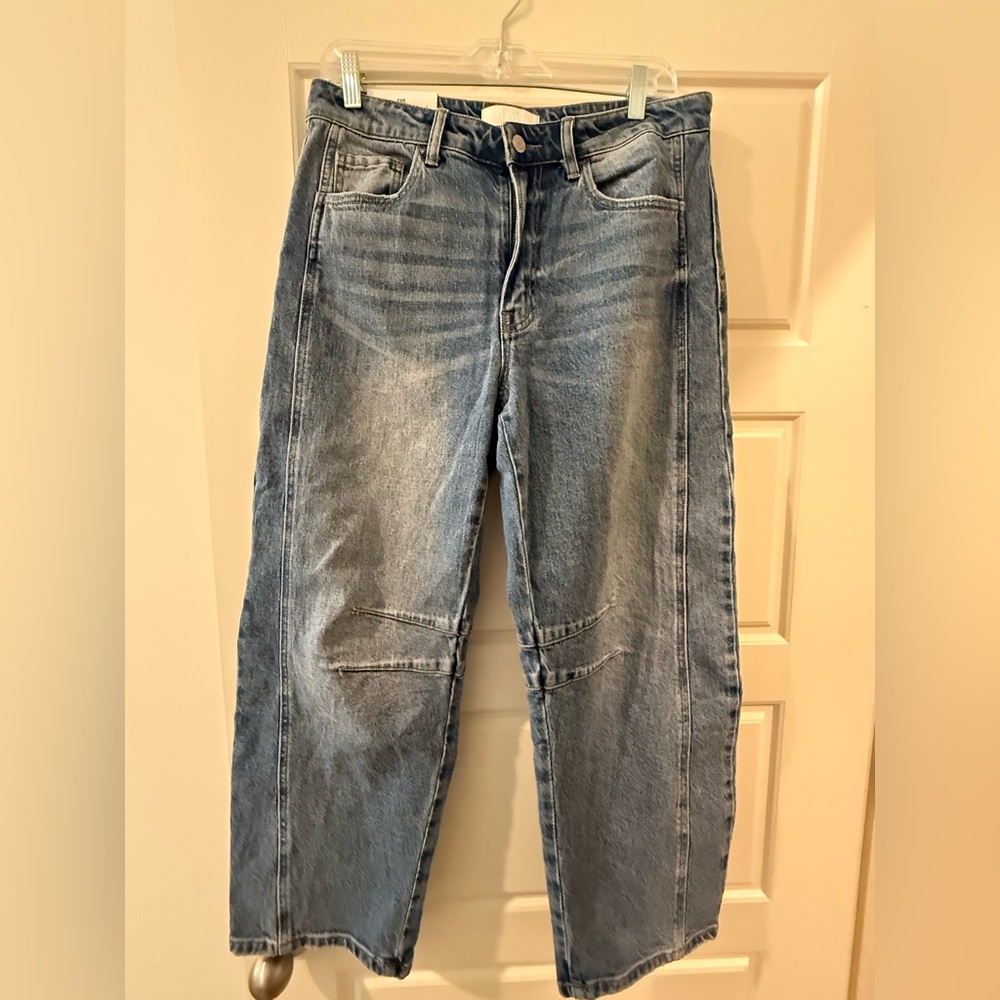 Women's Light Wash Ankle Crop Jeans - Relaxed Fit